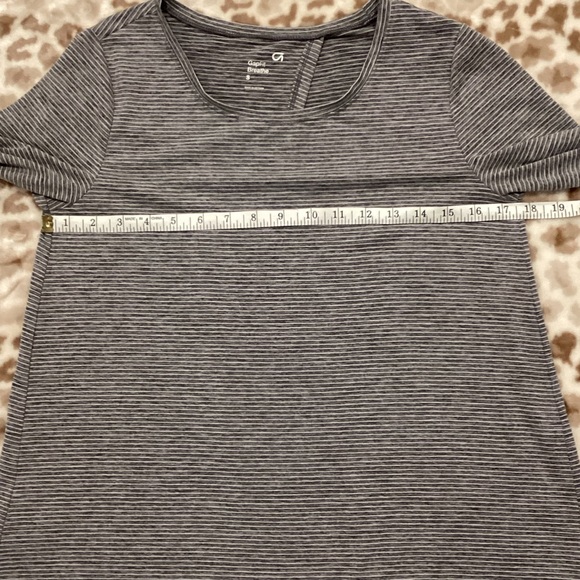 GapFit Breathe Long Sleeved Open Back T-Shirt, Size S - Picture 11 of 11
